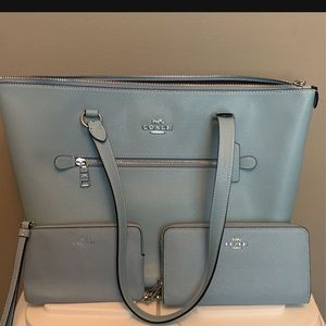 Brand new Coach tote with large wallet and wristlet